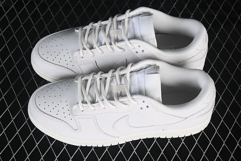 All categories Nk SB Dunk series Nk SB Dunk Low low-top sneakers Nike SB Dunk Low suede white low-top casual sneakers IB6651-003